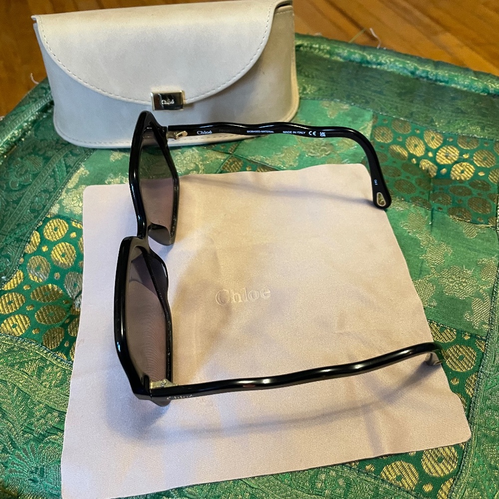 Chloé Black Frame Sunglasses with Gray Gradient Lenses